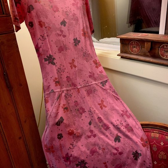 Sandwich Dress, Midi, Size Small, Soft pink Floral, Strech Jersey. So flattering - Picture 10 of 12